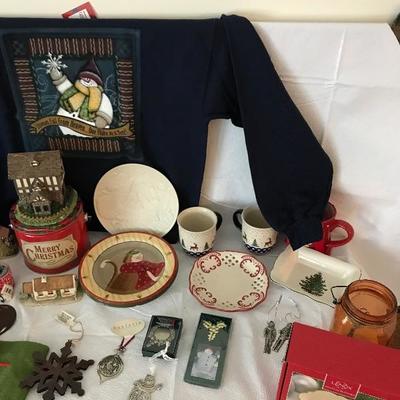Lot #535 Assorted Christmas Items