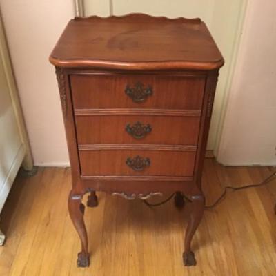 B3-108 Antique Stewart Warner radio nightstand