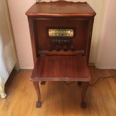 B3-108 Antique Stewart Warner radio nightstand
