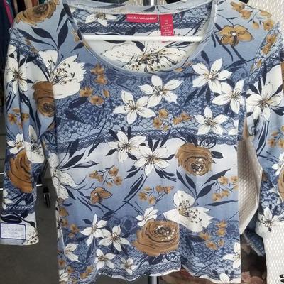Gloria Vanderbilt 100% cotton blouse - size Medium
