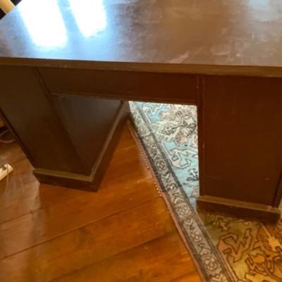 ANTIQUE /VINTAGE MAHOGANY KNEE HOLE DESK