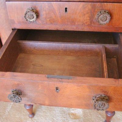L103 - Wooden End Table with Double Drop Leaf 