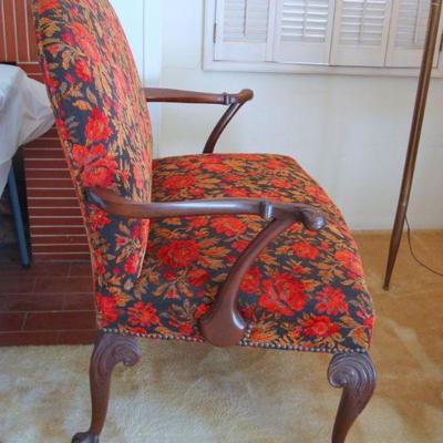 L106 - Double Wide Claw Foot Arm Chair with Bold Floral Print 