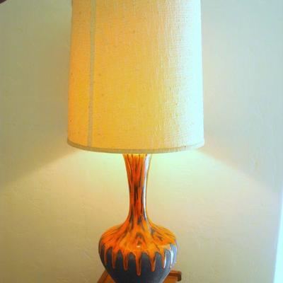 L108 - Mid Century Drip Glaze Table Lamp Sunburst style