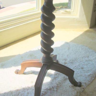 L110 - Antique Occasional Table with Spiral Leg 