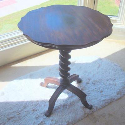 L110 - Antique Occasional Table with Spiral Leg 