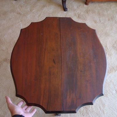 L114 - Antique Gate Leg Occasional Table 