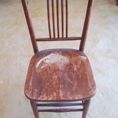 L126 - Simple Antique Wood Chair