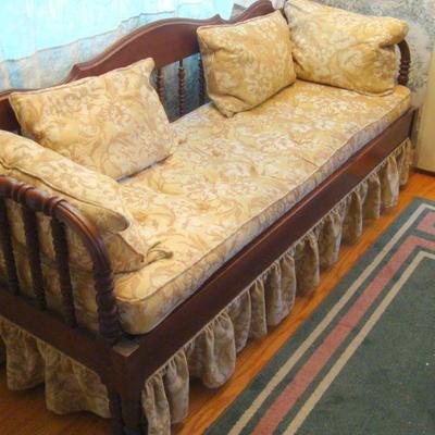 D101 - Vintage Sofa Bench with Wood Frame