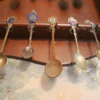 D105 - Wall Hanging Spoon Caddy with Spoons Present