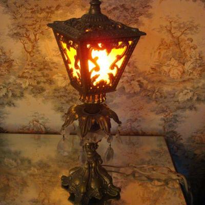 D113 - Unique Goldtone Lamp