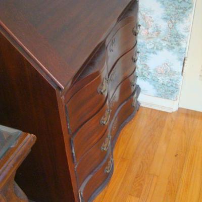 D114 - Serpentine Front China Hutch 