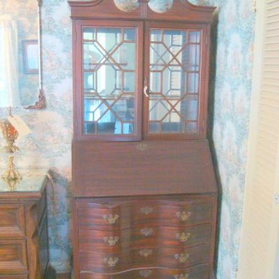 D114 - Serpentine Front China Hutch 