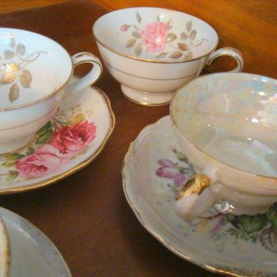 D117 - Small Group of Tea Cups and Saucers