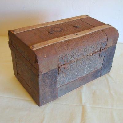 bd1 L113 - Antique Hand Made Chest Trunk with Cowhide Journal 
