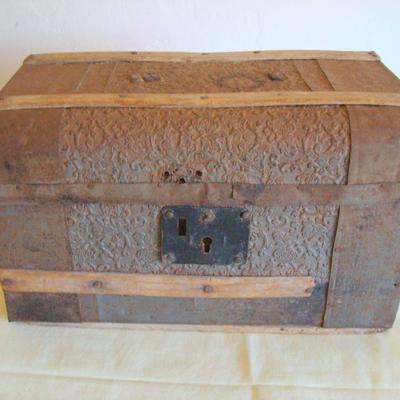 bd1 L113 - Antique Hand Made Chest Trunk with Cowhide Journal 