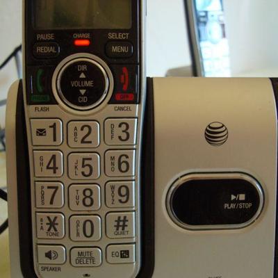 bd1 L114 - Pair of AT&T Cordless Phones