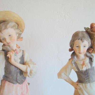 bd1 L118 - Pair of Country Girl Figurines