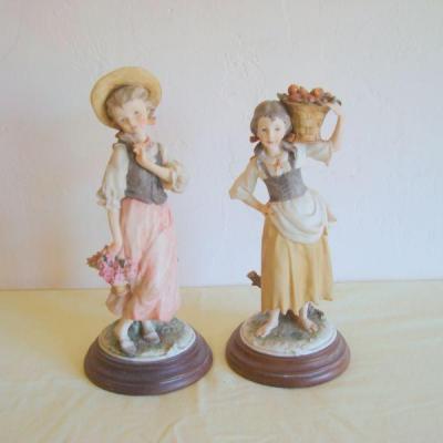 bd1 L118 - Pair of Country Girl Figurines