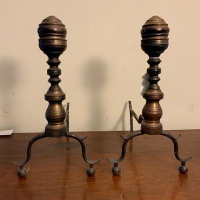 PAIR OF ANTIQUE FEDERAL ANDIRONS C. EARLY 1800S