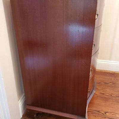 Up Lot 1: Vintage Dresser