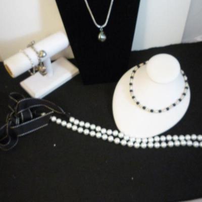 5 Piece Lot - Silver and Black Fashion Jewelry