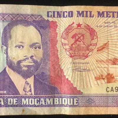 #27 Republic of Mozambique Bank Note 1991 5000 Meticais  