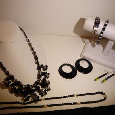 6- Piece Lot - Great Value - 2 Necklaces, 2 Bracelets - 2 Pairs Earrings