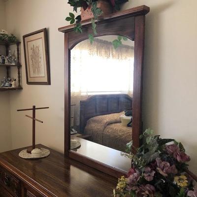 Dresser with tons of storage & mirror 
