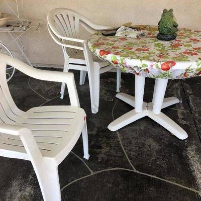 Plastic table 4 chairs 