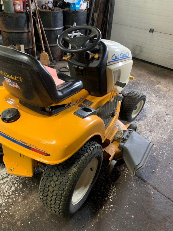 Cub Cadet 2186 Lawn Tractor | EstateSales.org