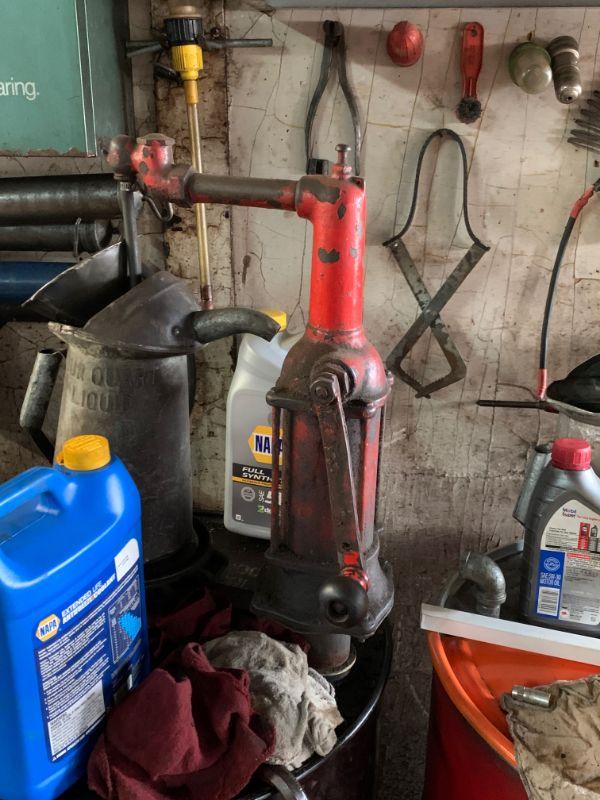 Hand crank drum pump