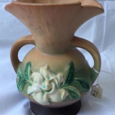 684-8 inch Vintage Roseville Pottery Vase â€œGardeniaâ€ Lot 1852
