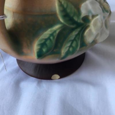 684-8 inch Vintage Roseville Pottery Vase â€œGardeniaâ€ Lot 1852