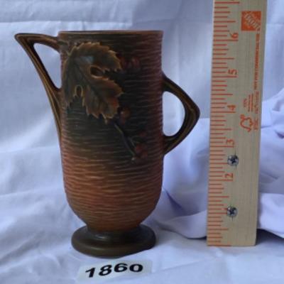 29–6 vintage Roseville pottery vase Lot 1860