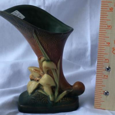 203–6 vintage Roseville pottery vase lot 1866