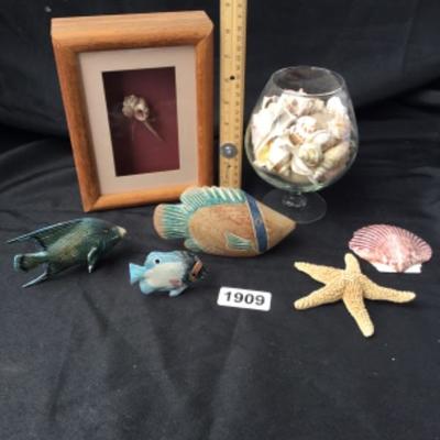 Assorted shells and wooden fish Lot 1909