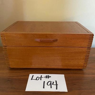 Lot #194 Men’s Dressing Box 
