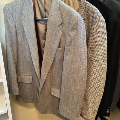 Lot # 269 Lot of men’s dress jackets and suits