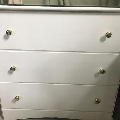 White Particle Board 3 Drawer Dresser