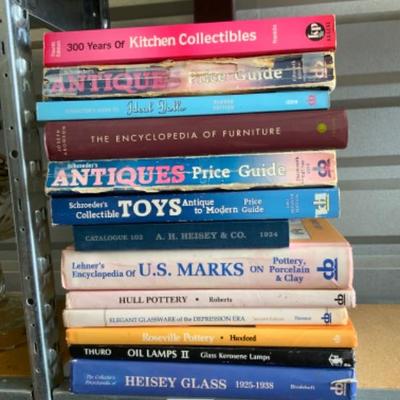 Assorted Collectors guide books lot 1981