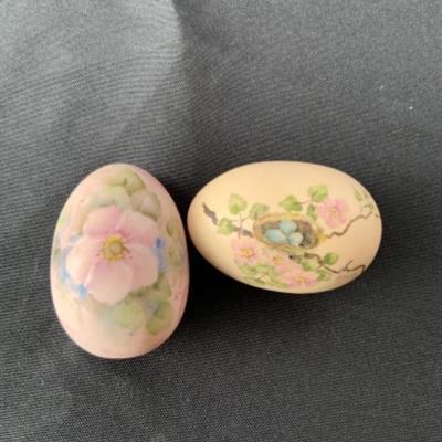 2 Egg cups and 2 ceramic decorative eggs lot 1991
