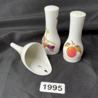 Evesham Porcelain Salt and Pepper Shakers (England) and wall pocket lot 1995