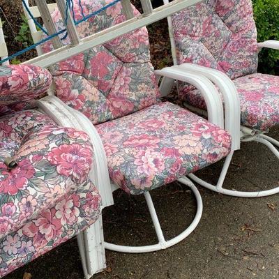 4 matching patio chairs