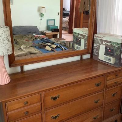 Dresser / mirror