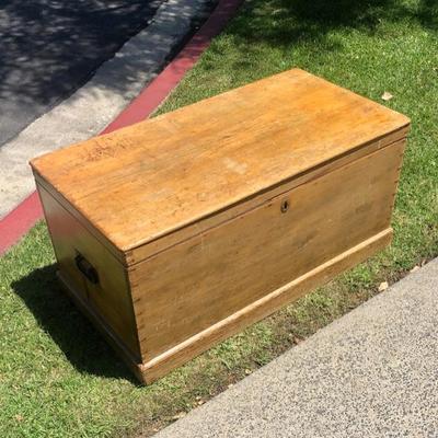 Wood Chest hinged lid, tray inside, handles on side, 40