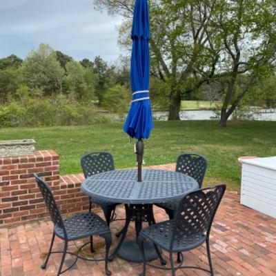 Lot # 216 Outdoor Lattice Metal Table and 4 Chairs Frontgate Umbrella with stand 