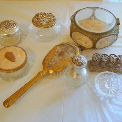 B2 105 - Assorted (8) Piece Vanity Lot