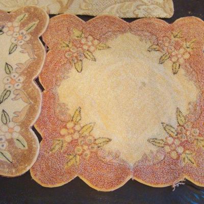 B2 110 - Lot of Assorted Doilies