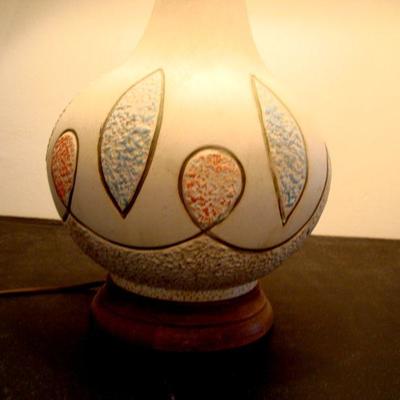 B2 111 - Great Looking Mid Century Modern Lamp with Shade 29 1/2" tall